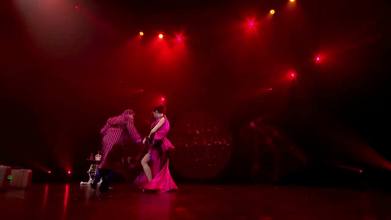 Sensational Quick Change Act | Altus Entertainment