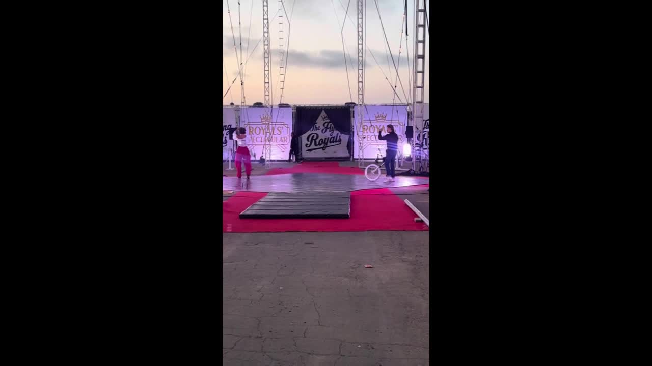 Duo Unicycle Act California | Altus Entertainment