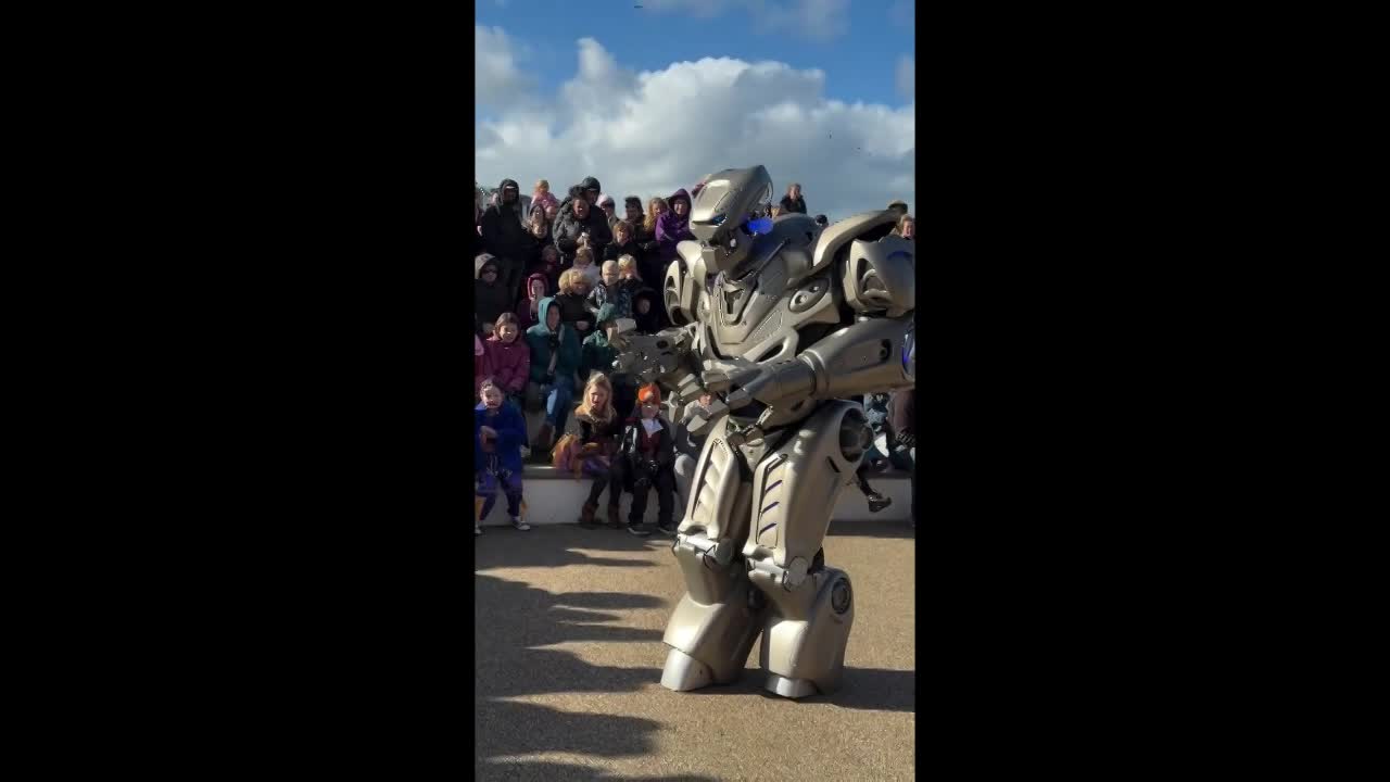 Giant Interactive Robot | Altus Entertainment