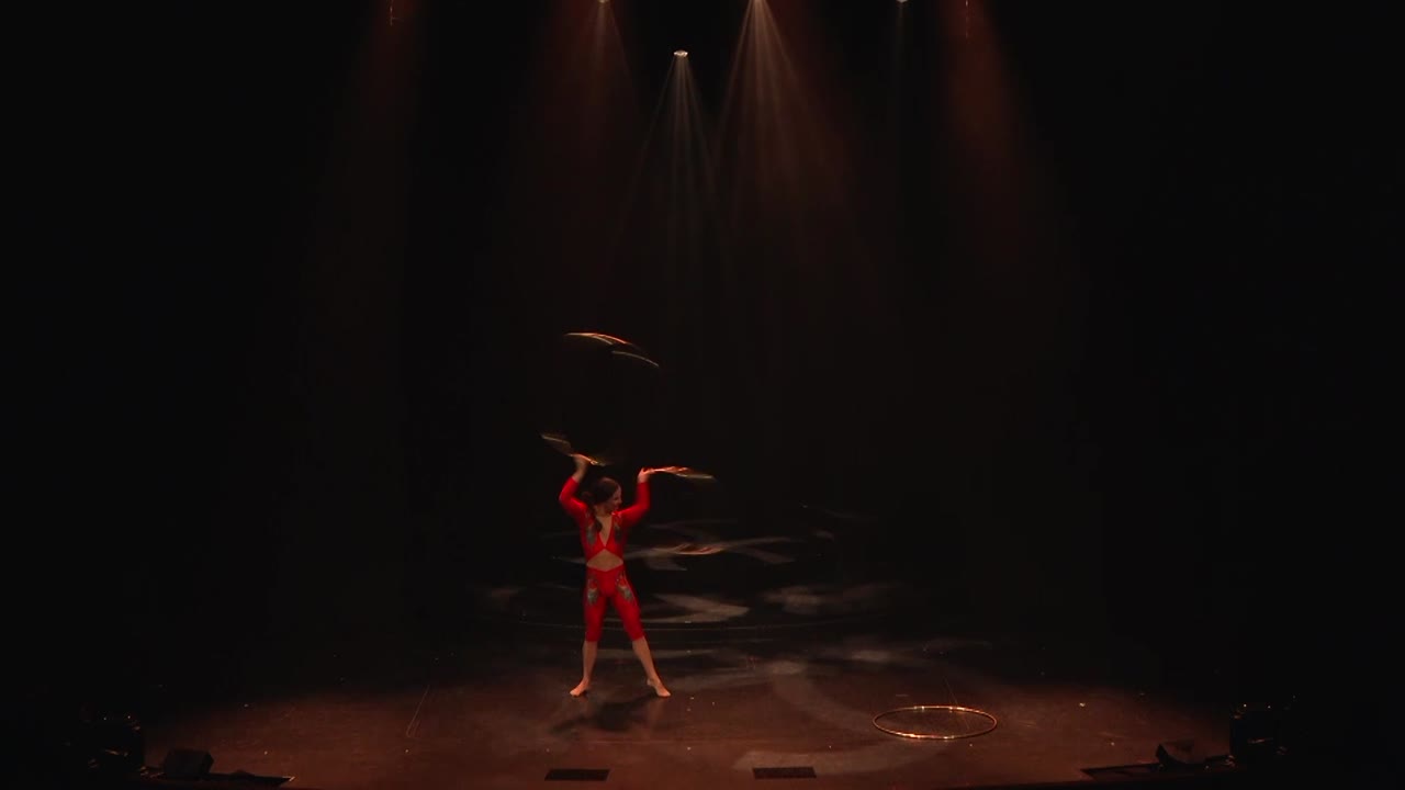 Hula Hoop Artist Chile | Altus Entertainment