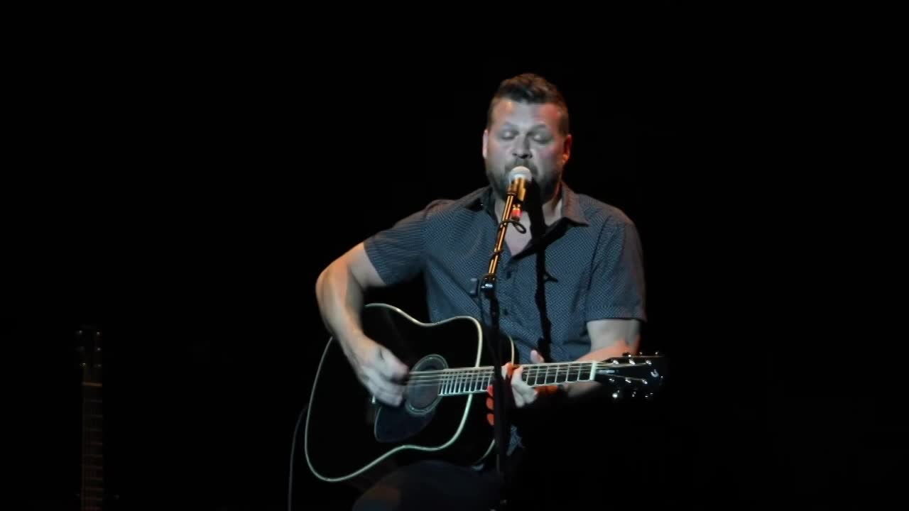 Multi-talented Acoustic Guitarist and Singer | Altus Entertainment
