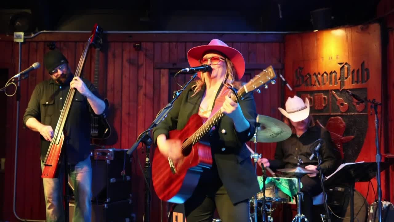 Versatile Country Singer Texas | Altus Entertainment