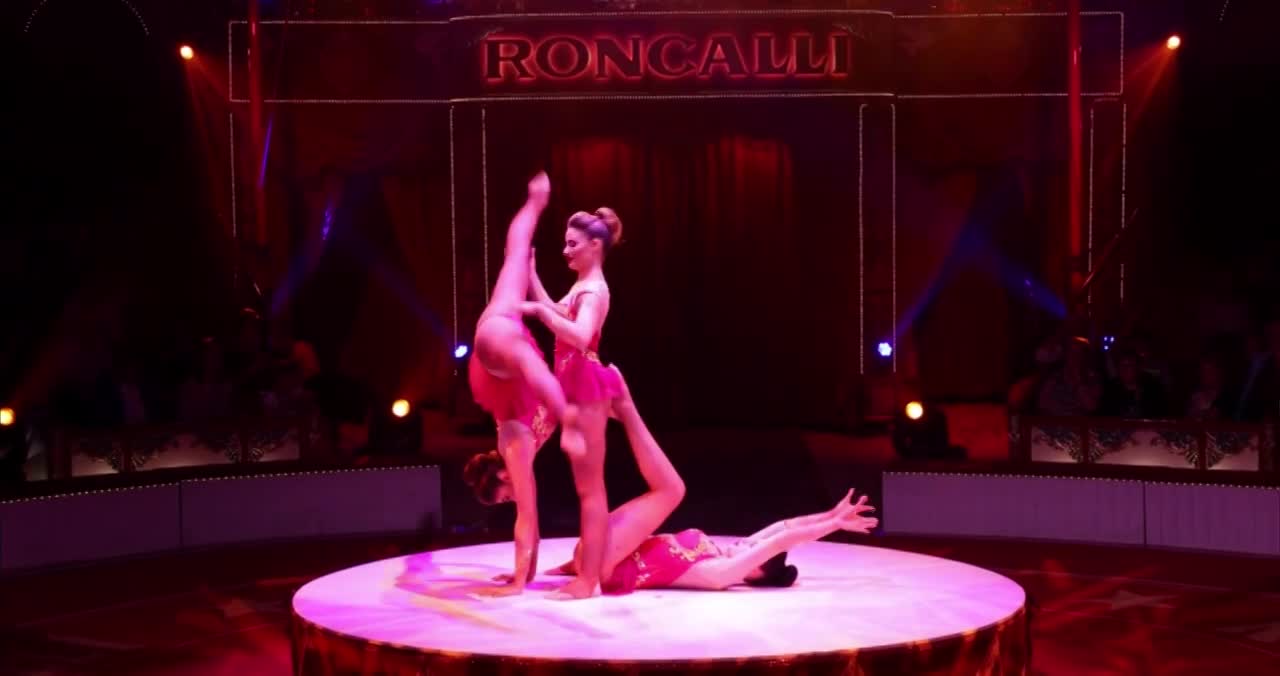 Acrobatic Hand Balance Show | Altus Entertainment