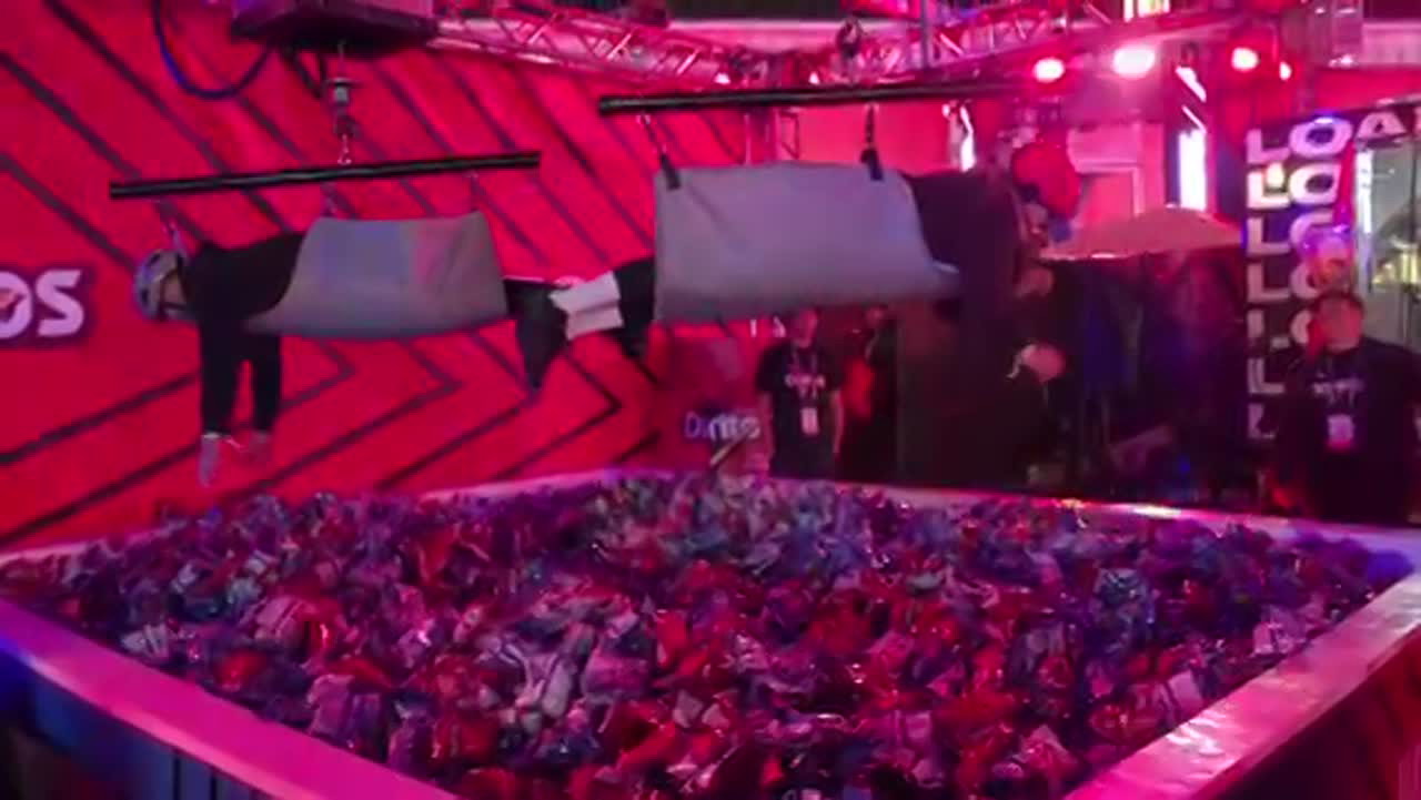 Oversized human claw machine rental | Altus Entertainment