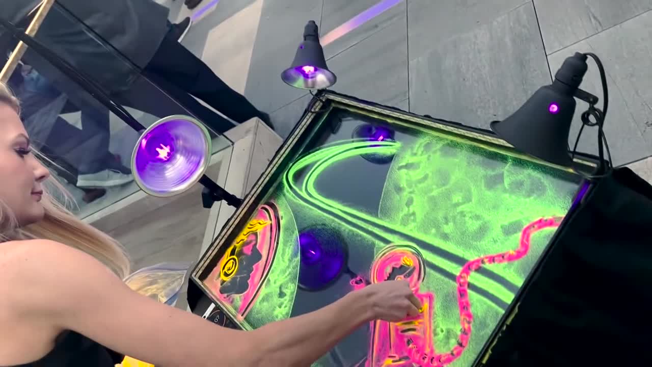 Blacklight Neon Sand Artist | Altus Entertainment