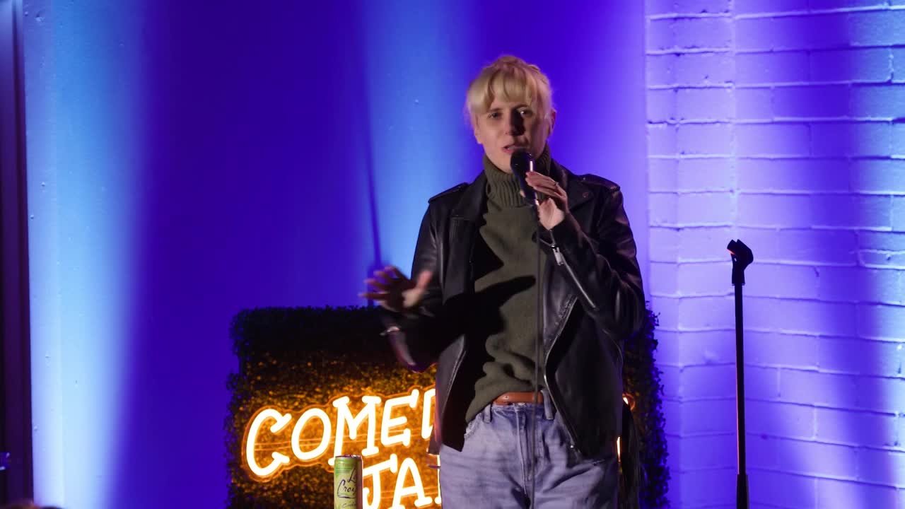 Los Angeles Female Comedian | Altus Entertainment