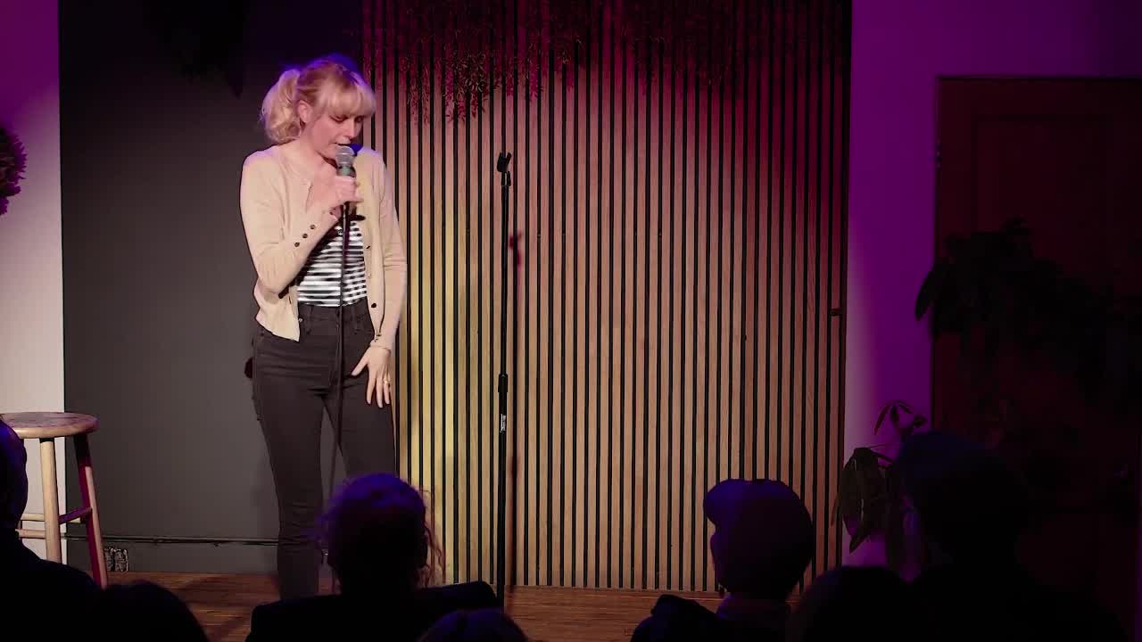 Los Angeles Female Comedian | Altus Entertainment