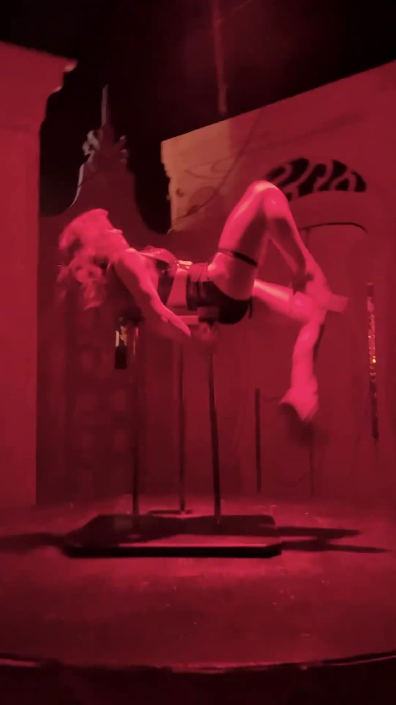 Female Hand Balance Expert | Altus Entertainment