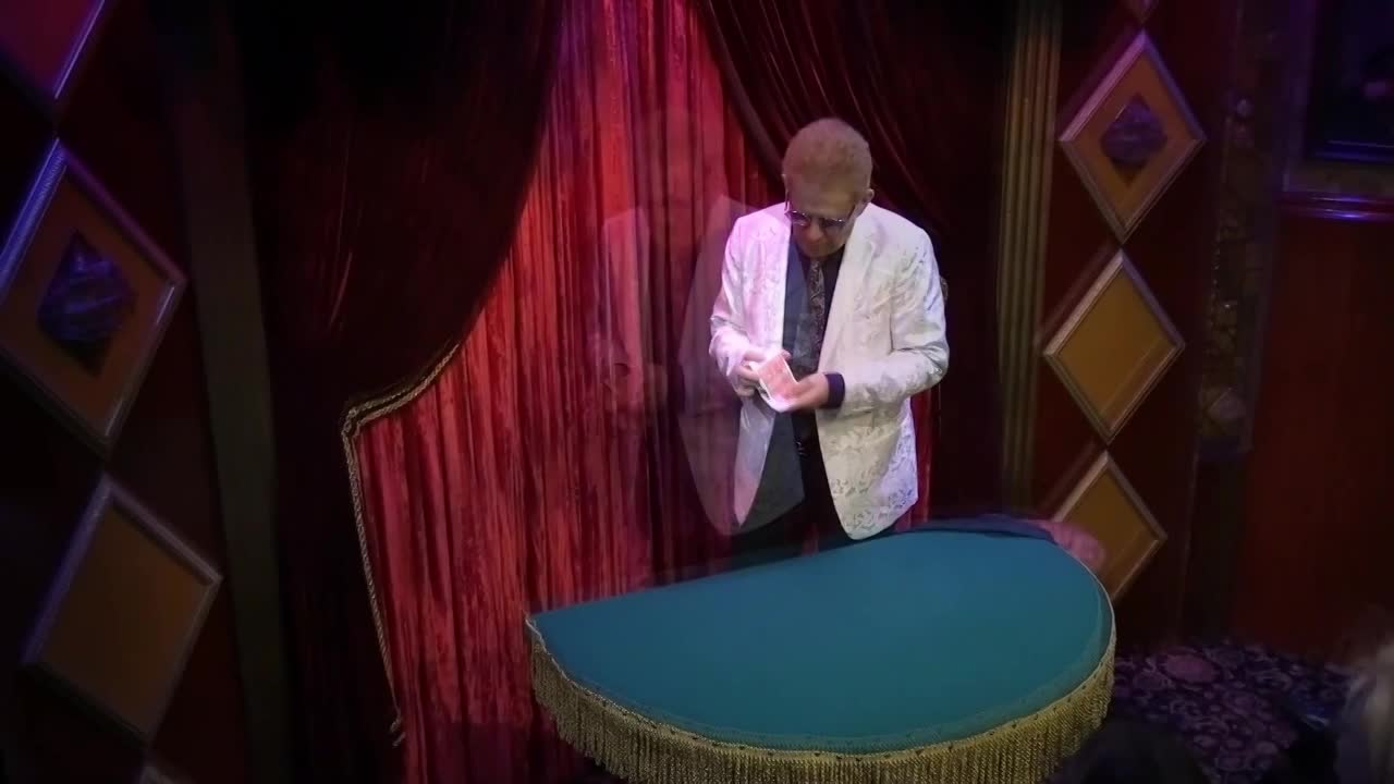 Versatile Close-up Magician | Altus Entertainment