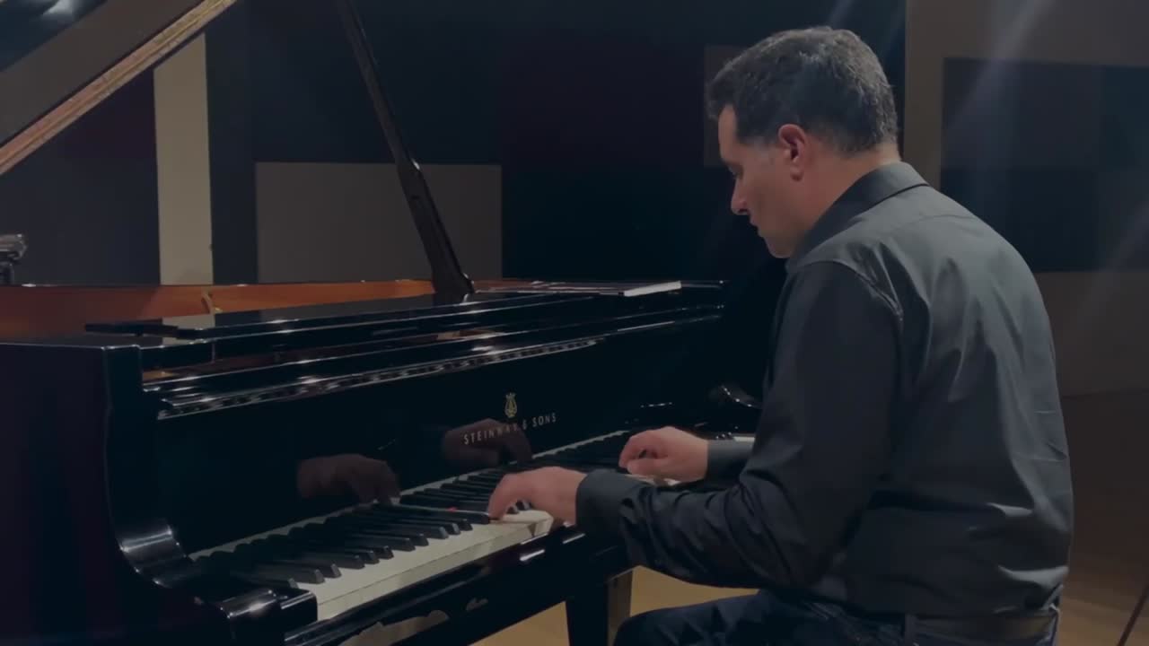 Solo Jazz Piano Player | Altus Entertainment