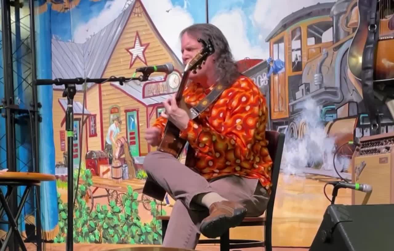 '70s Acoustic Guitarist and Singer | Altus Entertainment