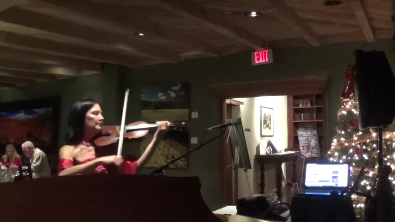 Multitalented Folk Performer | Altus Entertainment