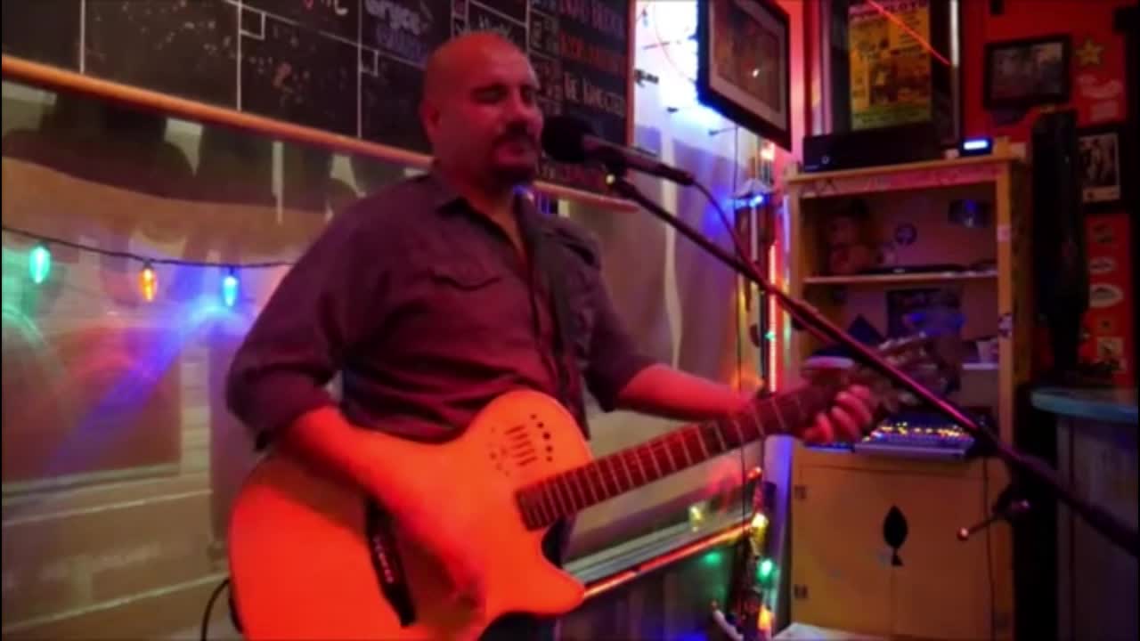 Solo Acoustic Vocalist and Guitarist | Altus Entertainment