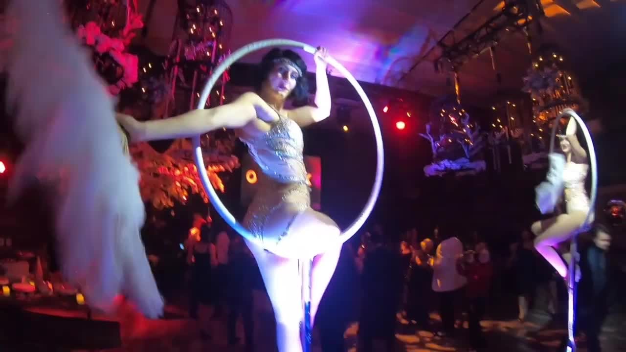 Freestanding Lollipop Lyra Performance | Altus Entertainment