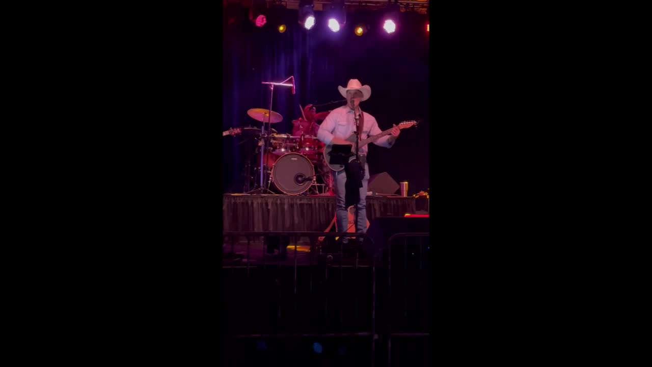 Traditional Country Singer-Guitarist | Altus Entertainment