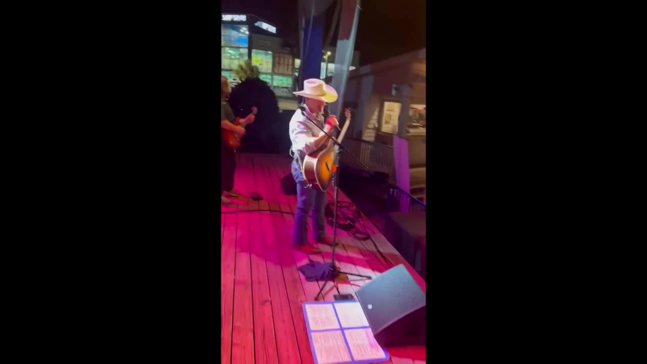 Traditional Country Singer-Guitarist | Altus Entertainment