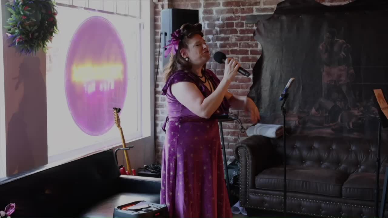 Solo Musical Comedy Cabaret Singer | Altus Entertainment