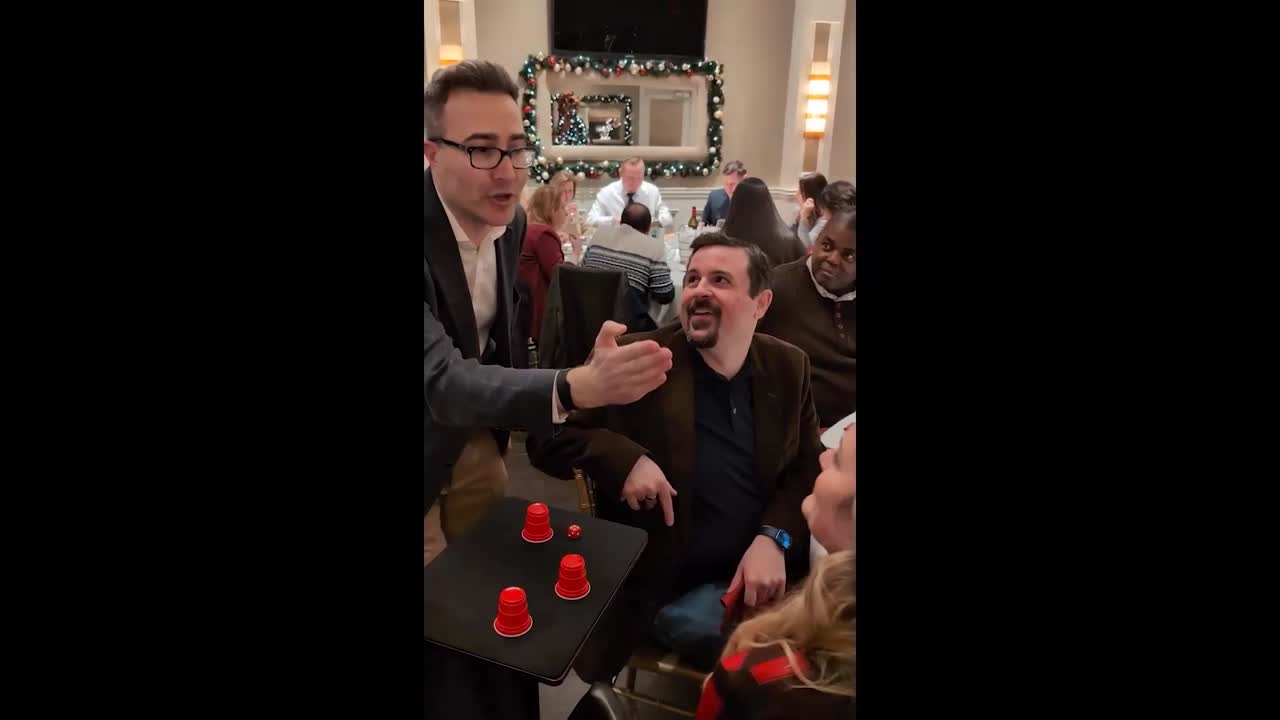 Walk-around Magician New York | Altus Entertainment